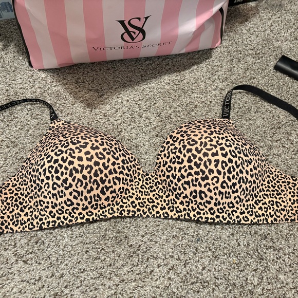 Victoria's Secret Leopard Print Bra - Picture 1 of 2